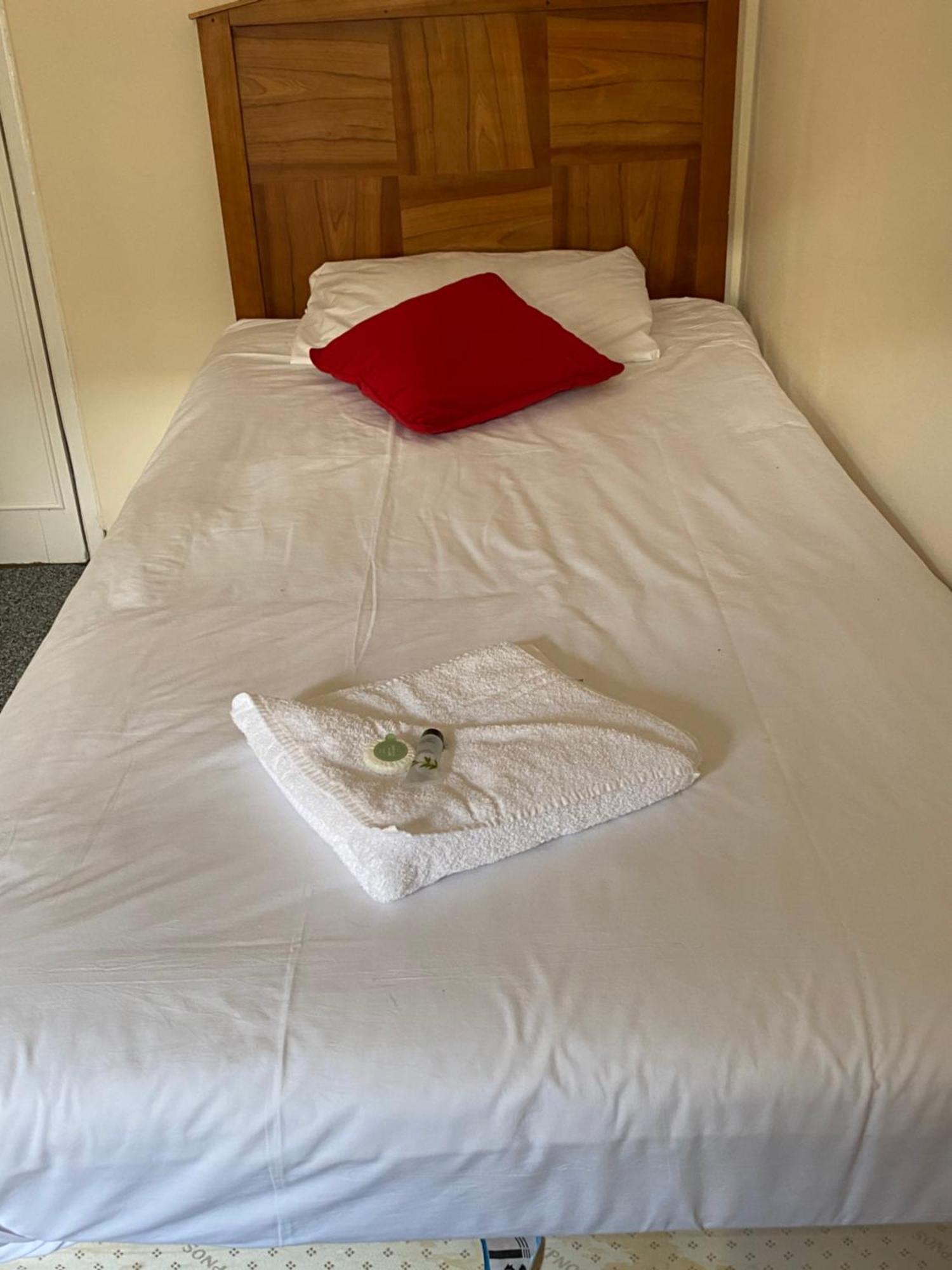 איסטבורן Sterling Lodge Hotel מראה חיצוני תמונה